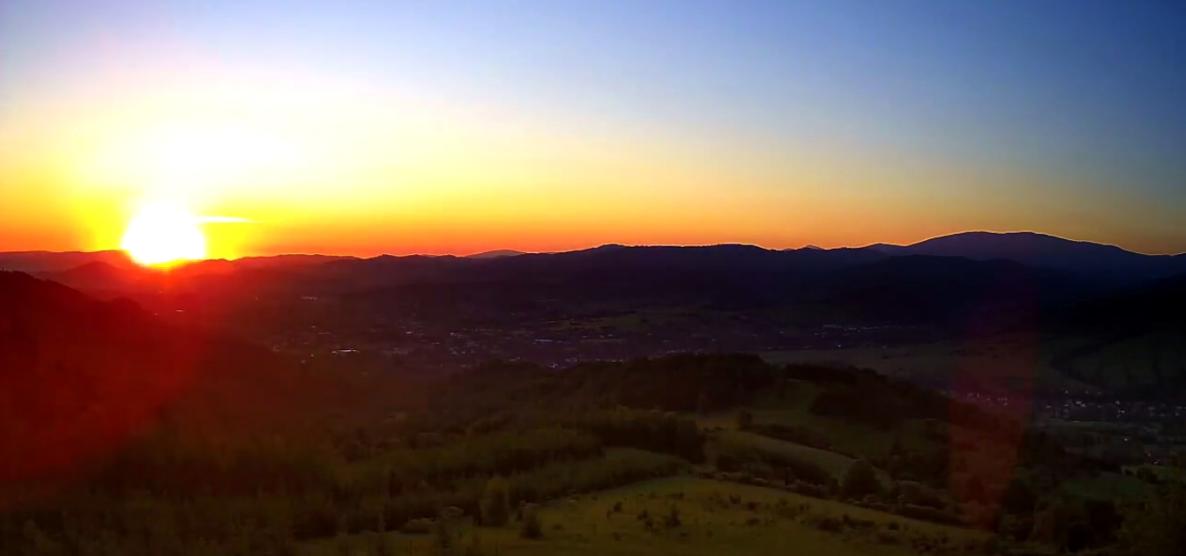 Wschód słońca nad gminą Węgierska Górka